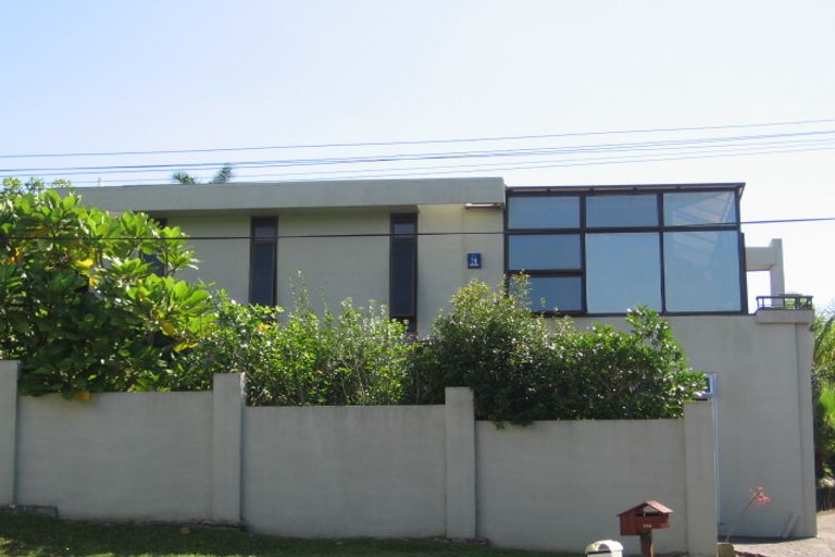 Photo of property in 2/54 Masterton Road, Rothesay Bay, Auckland, 0630