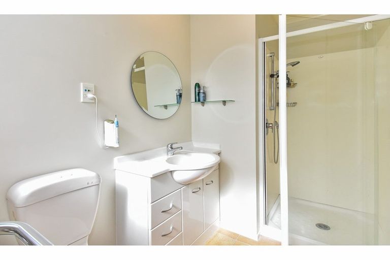 Photo of property in 42 Sandwick Drive, Weymouth, Auckland, 2103