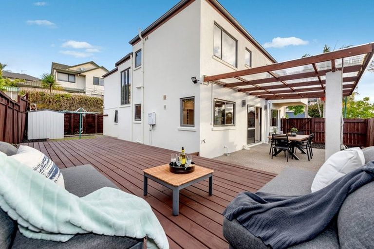 Photo of property in 97 Mt Lebanon Crescent, The Gardens, Auckland, 2105