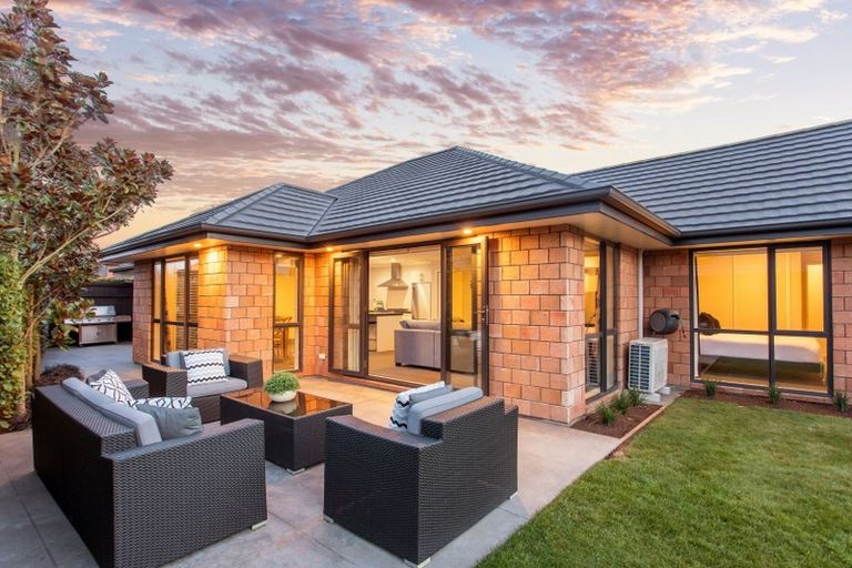 Photo of property in 16 Prebblewood Drive, Prebbleton, 7604