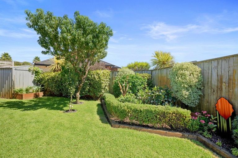 Photo of property in 10 Quadrant Heights, Paraparaumu, 5032