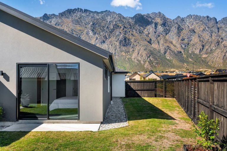 Photo of property in 64 Howden Drive, Jacks Point, 9371