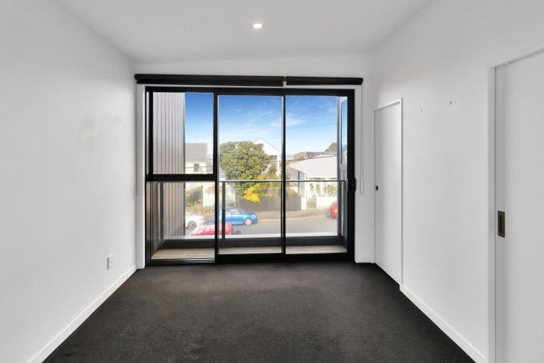 Photo of property in 2/20 Trent Street, Island Bay, Wellington, 6023