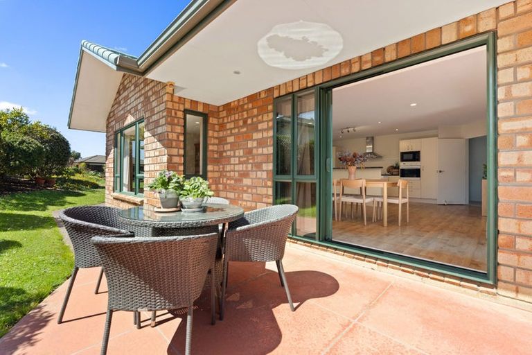 Photo of property in 52 Kath Hopper Drive, Orewa, 0931