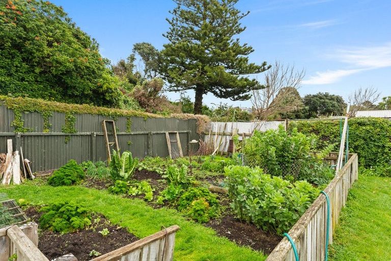 Photo of property in 15 Taupata Street, Castlecliff, Whanganui, 4501