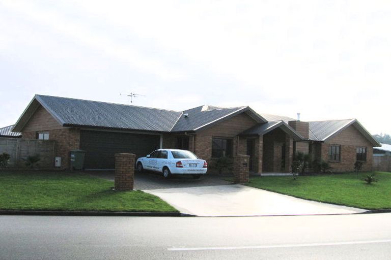 Photo of property in 2 Shiraz Place, Rototuna, Hamilton, 3210