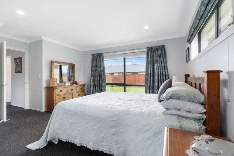 Photo of property in 10 Austin Reid Avenue, Carterton, 5713