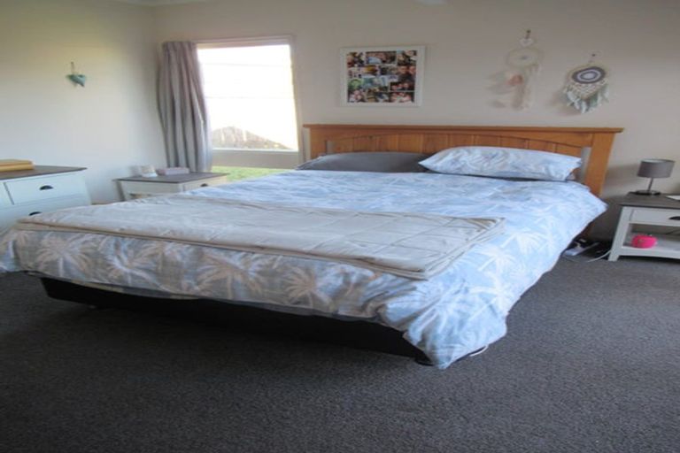 Photo of property in 16 Montana Road, Totara Park, Upper Hutt, 5018