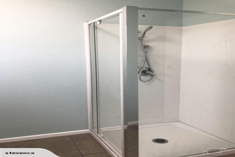 Photo of property in 5 Archbold Street, Newlands, Wellington, 6037