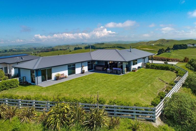 Photo of property in 254 Puketapu Road, Taradale, Napier, 4183