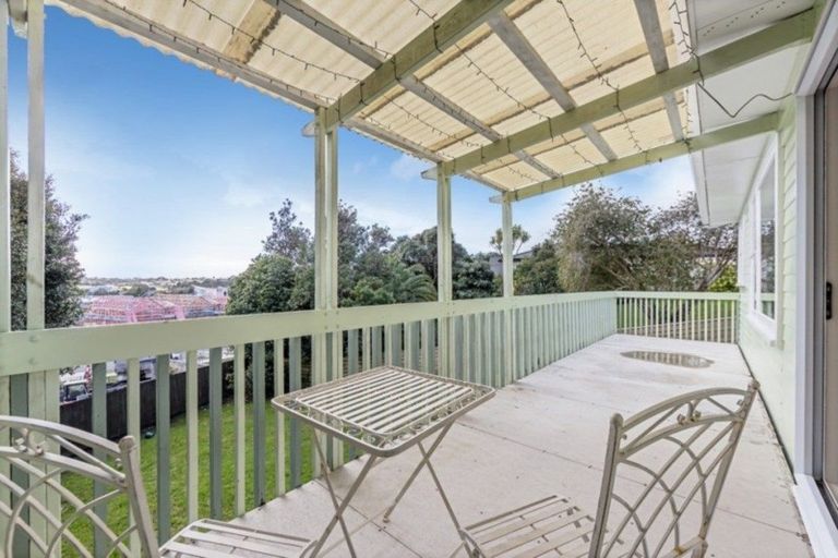 Photo of property in 45 Wade River Road, Stanmore Bay, Whangaparaoa, 0932