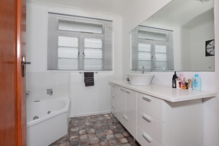 Photo of property in 14 Kensington Road, Marton, 4710