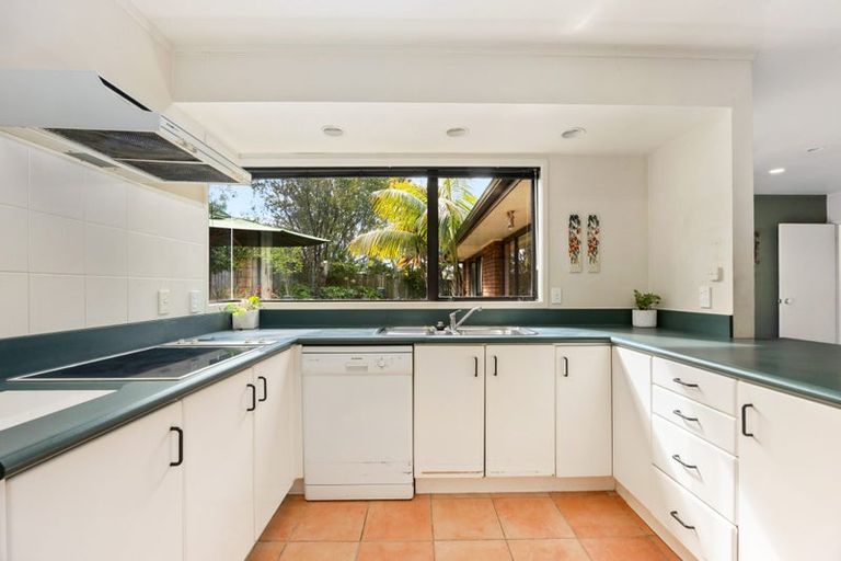 Photo of property in 1 Crestview Place, Browns Bay, Auckland, 0630