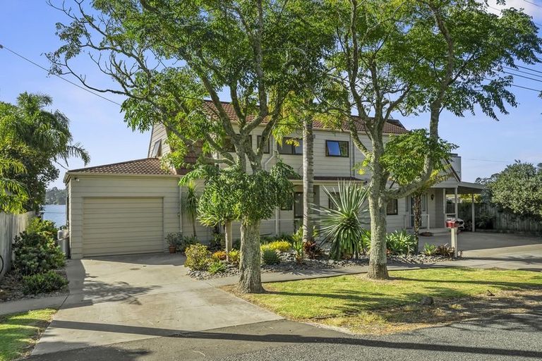 Photo of property in 68 The Terrace, Herald Island, Auckland, 0618