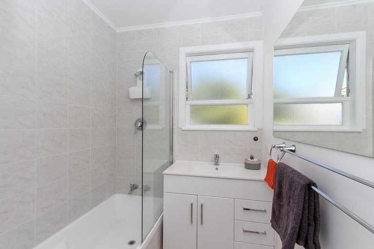 Photo of property in 49a Waiwaka Terrace, Strandon, New Plymouth, 4312