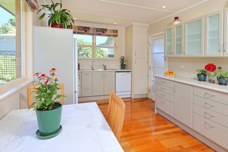 Photo of property in 3 Tracey Terrace, Te Atatu South, Auckland, 0602