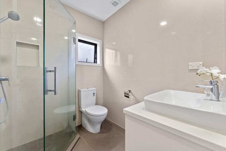 Photo of property in 791a East Coast Road, Northcross, Auckland, 0630