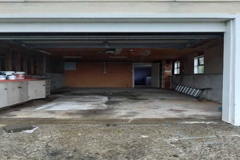 Photo of property in 142 Mark Avenue, Grenada Village, Wellington, 6037