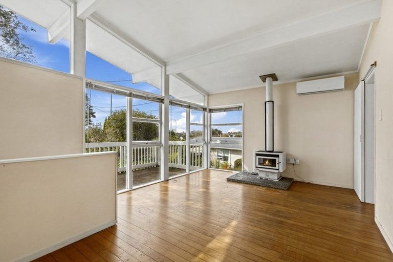 Photo of property in 1/302 Glenfield Road, Glenfield, Auckland, 0629