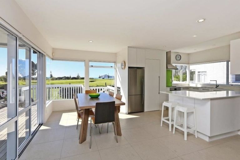 Photo of property in 8 Gilray Place, Waimarama, 4294