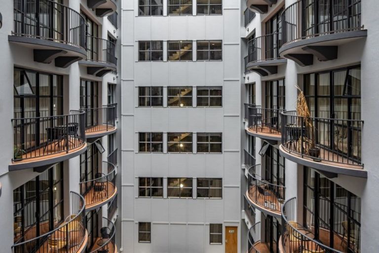 Photo of property in Atrium Towers, 4f/154 The Terrace, Wellington Central, Wellington, 6011