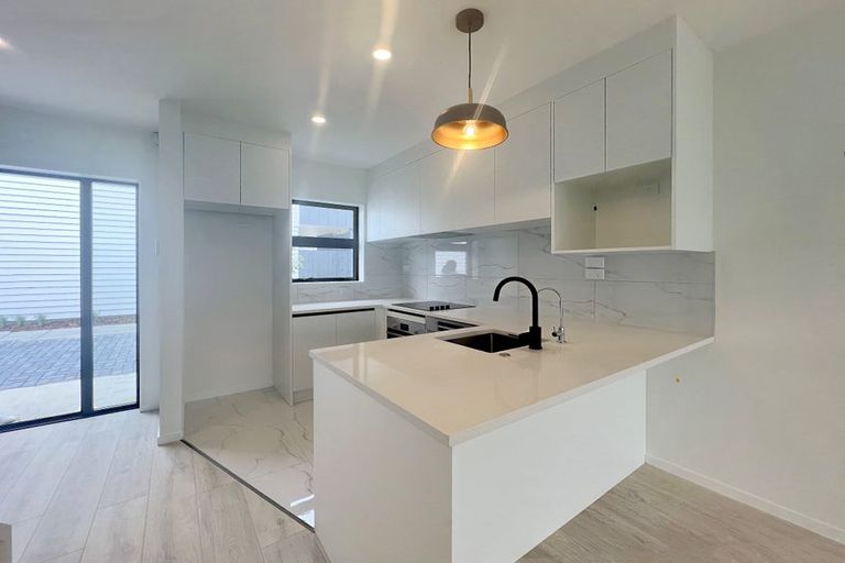 Photo of property in 2/13 Grove Lane, Pakuranga, Auckland, 2010