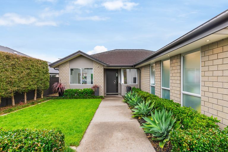 Photo of property in 7 Asola Place, Karaka, Papakura, 2113