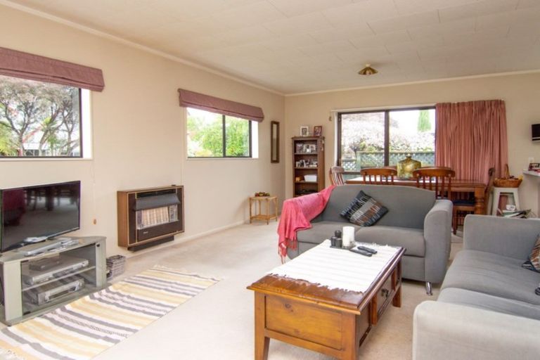 Photo of property in 15 Hanmer Place, Highbury, Palmerston North, 4412