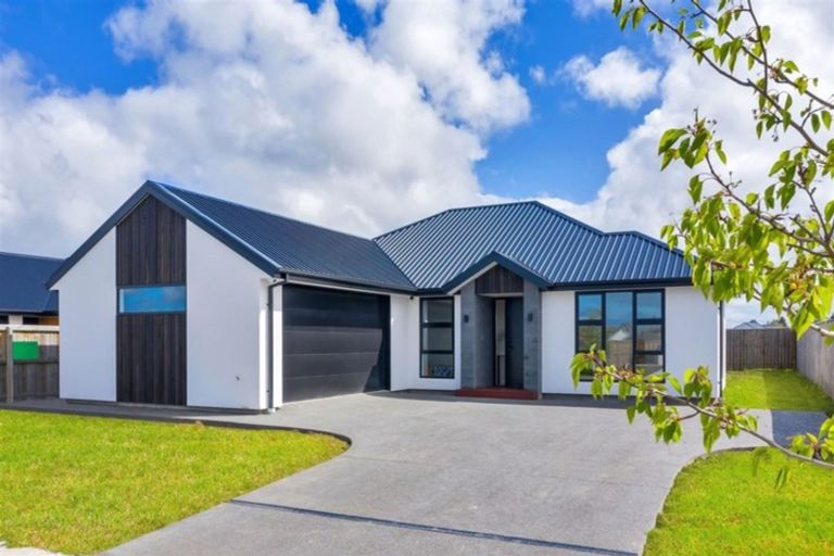 Photo of property in 10 Valour Drive, Rangiora, 7400