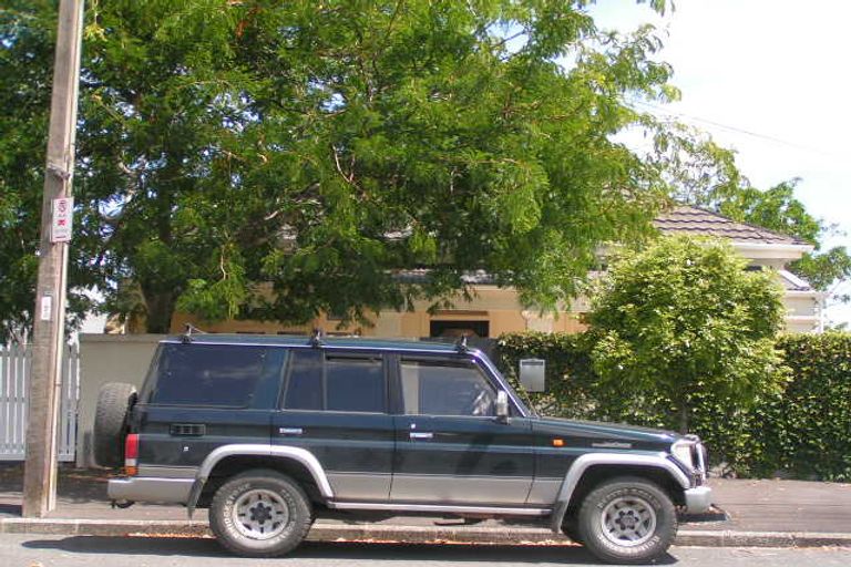 Photo of property in 58 Queen Street, Northcote Point, Auckland, 0627