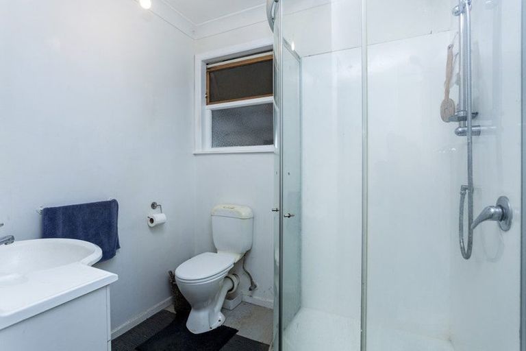 Photo of property in 71 Lauderdale Road, Birkdale, Auckland, 0626