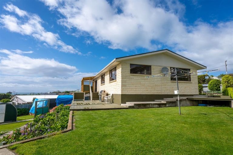 Photo of property in 16 Semple Street, Kakanui, Oamaru, 9495