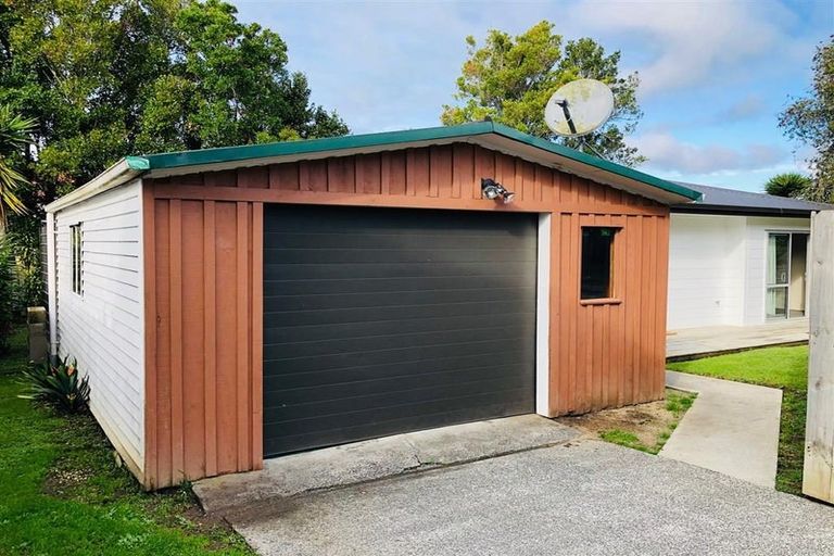 Photo of property in 26 Mirrabooka Avenue, Botany Downs, Auckland, 2010