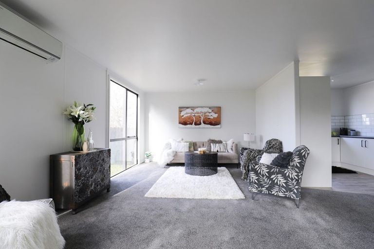 Photo of property in 4/7 Barneys Farm Road, Clendon Park, Auckland, 2103