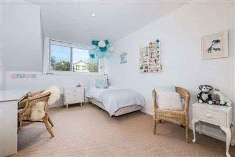 Photo of property in 14 The Avenue, Albany, Auckland, 0632