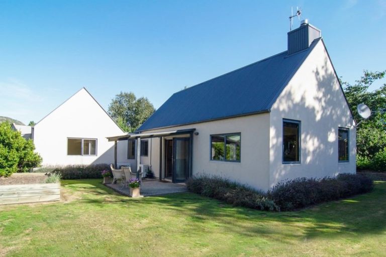 Photo of property in 10 Shanahan Lane, Arrowtown, 9302