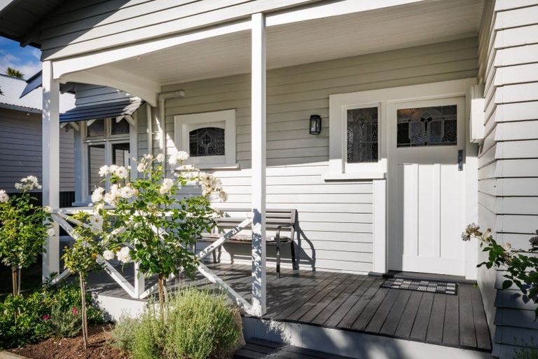 Photo of property in 8 Burns Avenue, Takaro, Palmerston North, 4412