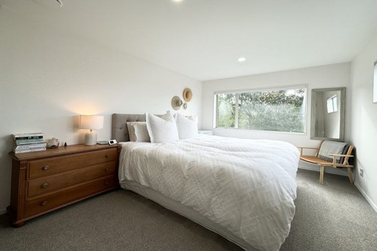 Photo of property in 2/63 Pupuke Road, Birkenhead, Auckland, 0627