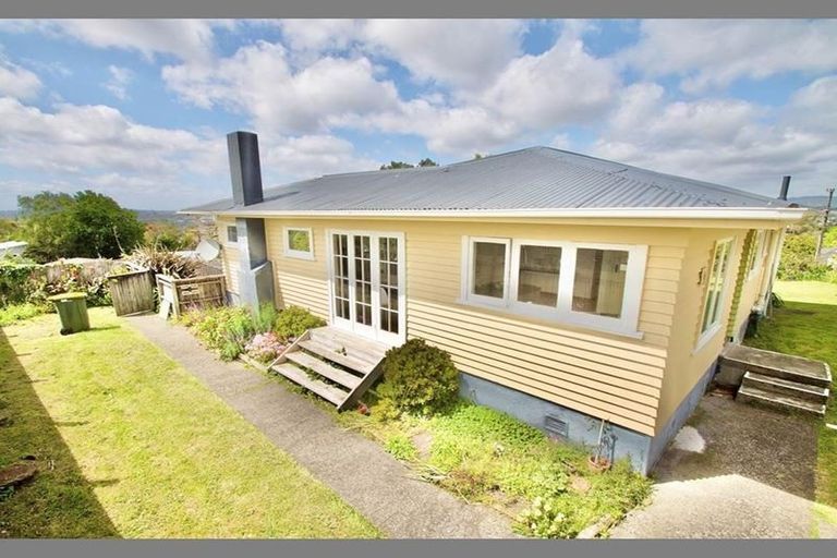 Photo of property in 12 Donovan Avenue, Massey, Auckland, 0614