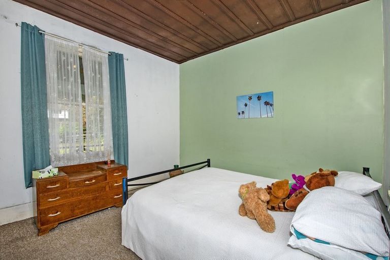 Photo of property in 94 George Street, Hikurangi, 0114