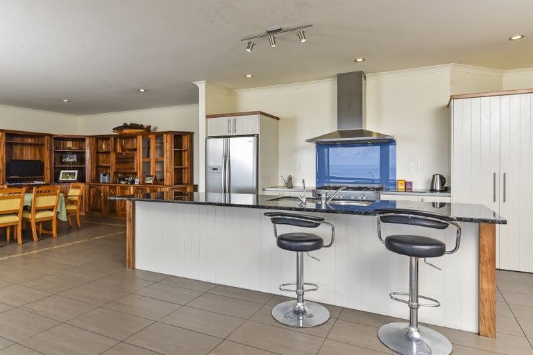 Photo of property in 1880 South Head Road, South Head, Helensville, 0874