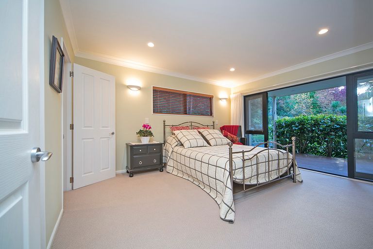 Photo of property in 182b Forest Hill Road, Waiatarua, Auckland, 0612