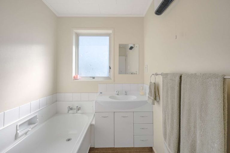 Photo of property in 1/113 Te Mata Road, Havelock North, 4130