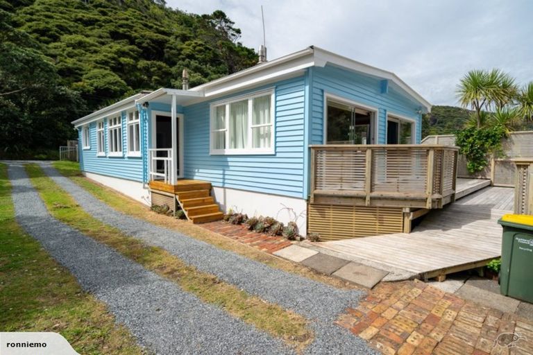 Photo of property in 32 Karekare Road, Karekare, New Lynn, 0772