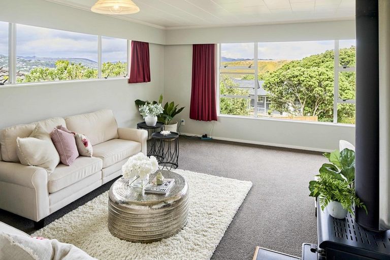 Photo of property in 17 Truro Road, Camborne, Porirua, 5026