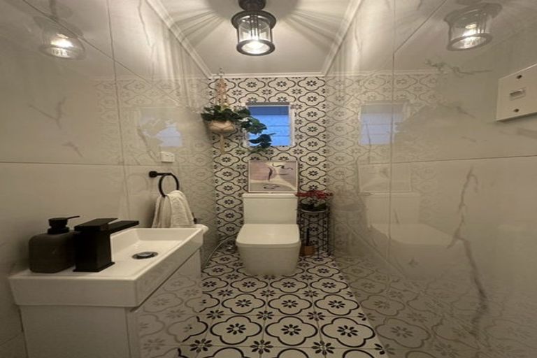 Photo of property in 27 Exminster Street, Blockhouse Bay, Auckland, 0600