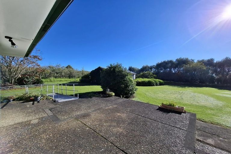Photo of property in 100 Parrs Cross Road, Henderson, Auckland, 0612