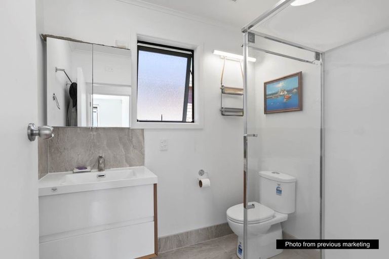 Photo of property in 39 Newington Road, Henderson, Auckland, 0612