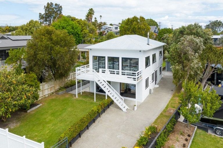 Photo of property in 91 Pacific Parade, Army Bay, Whangaparaoa, 0930