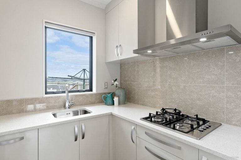 Photo of property in 10 Ascension Crescent, Orewa, 0931